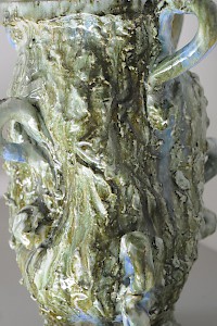 2 Henkell, aufgebaut aus weisser Steinzeugmasse, 40% Schamott, glasiert bei 1240°. 46 x 35 cm, 2015
